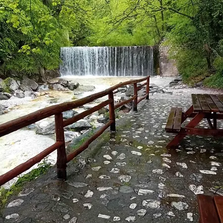 Pensionat Athanasiou Káto Loutrákion